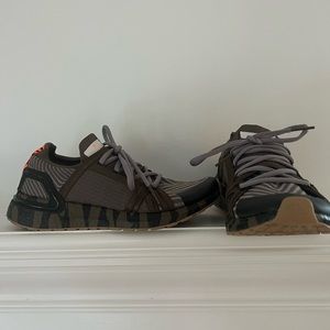 Adidas by Stella Mccartney Ultraboost
Size 7 camo brown black